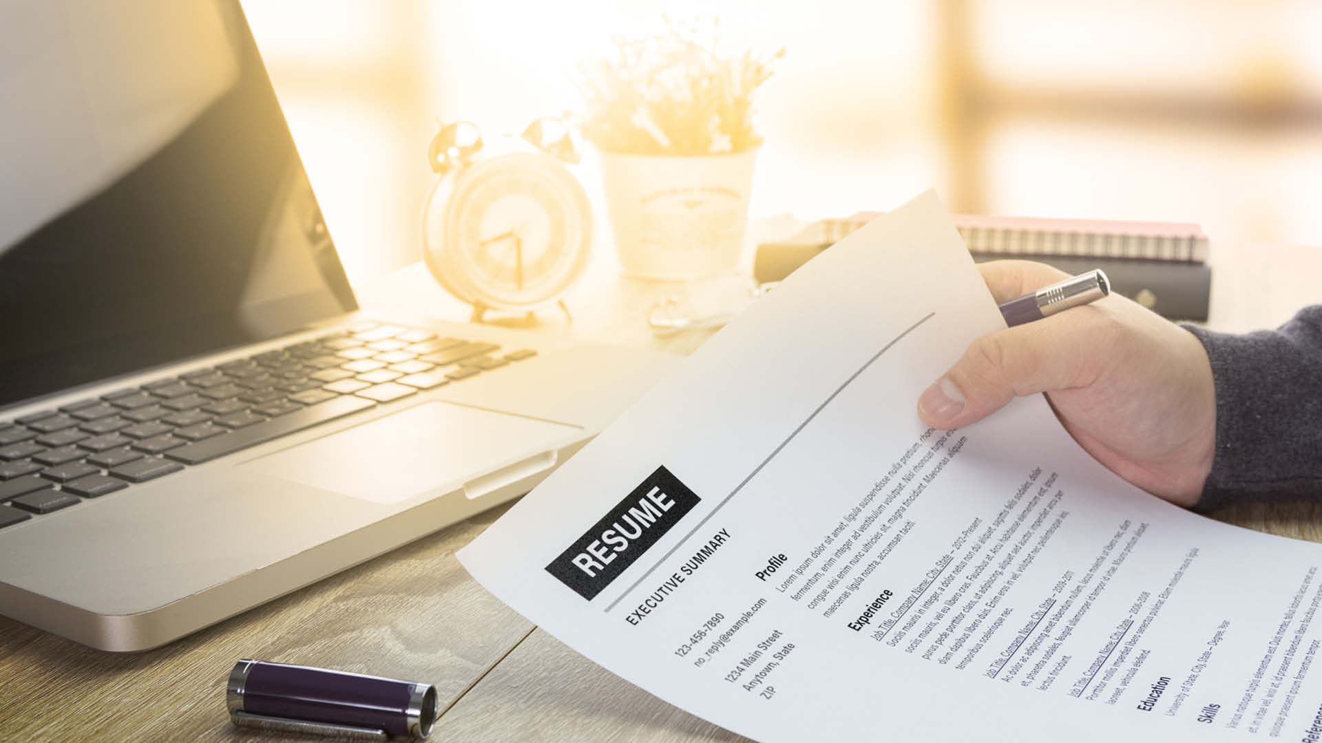 CV versus Resume and Best Tips on How to Write a CV for Job